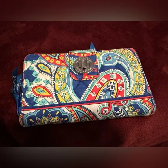 Vera Bradley turnlock wallet - Picture 1 of 5